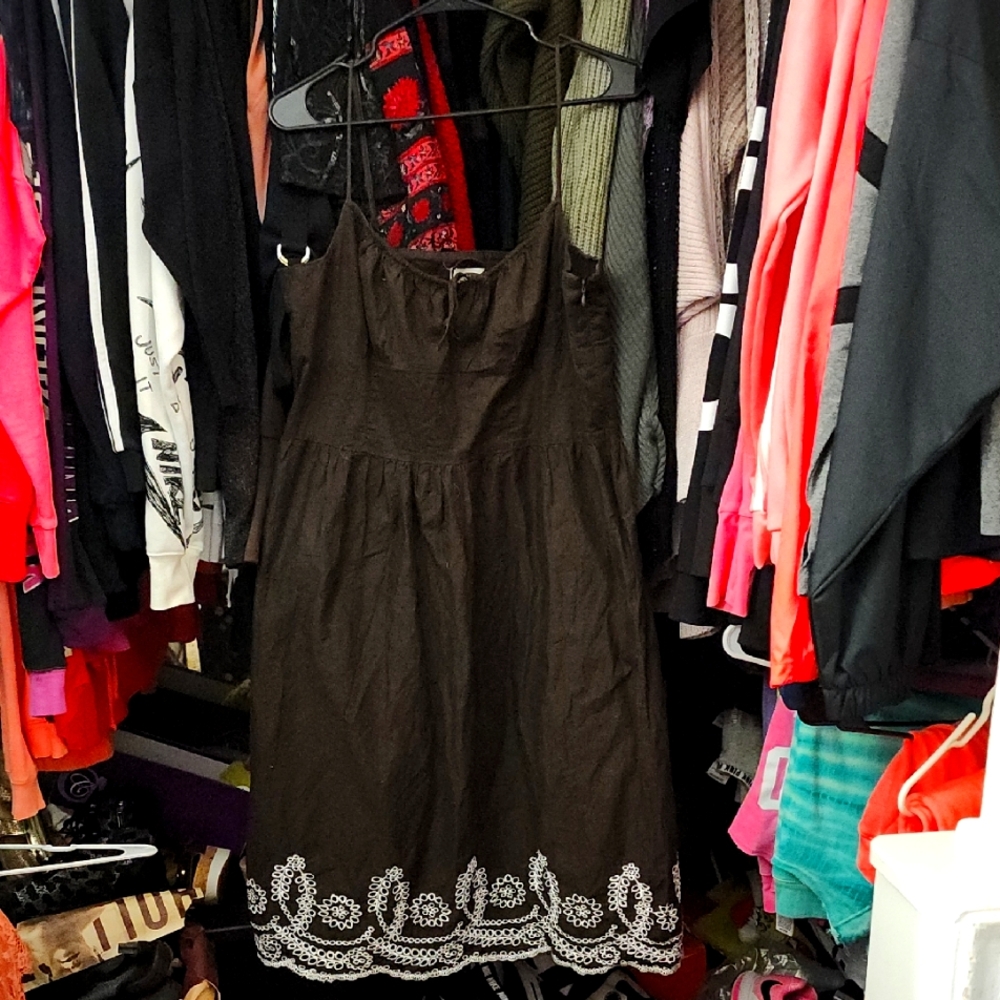 New Loft 14 DreSS with White Embroidery